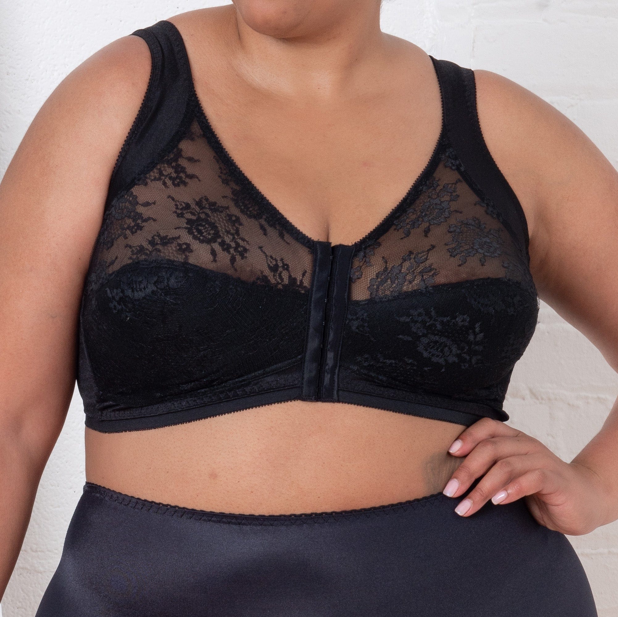 Style 9605 | Front Closure Back Support Bandeau Bra - Black - Image 4
